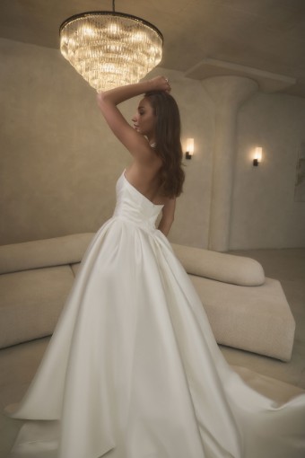 Casablanca Style #2628 Halston #5 Ivory/Nude thumbnail