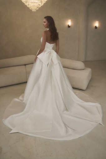 Casablanca Style #2628 Halston #7 Ivory/Nude thumbnail