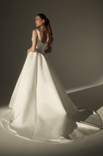 Le Blanc by Casablanca Style #LE170-1 Jaina #2 default Ivory thumbnail